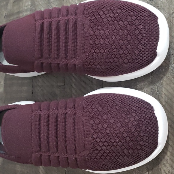 Clarks-Cloudsteppers Ezera Walk Slip-On Sneaker Burgundy Knit Size 9.5M - Picture 3 of 5